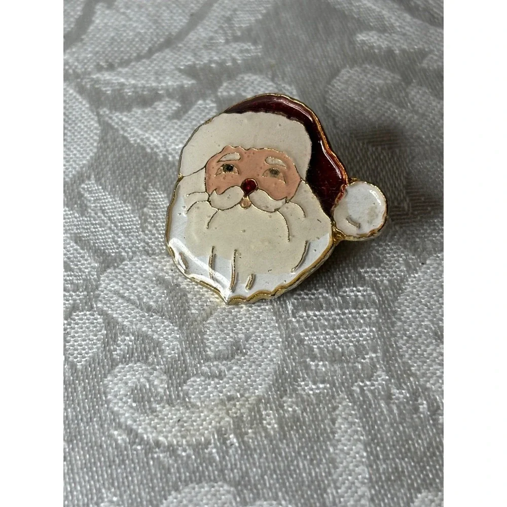 Santa Claus Enamel Pin Christmas Holiday Gold Tone St Nick Brooch vtg Nostalgic